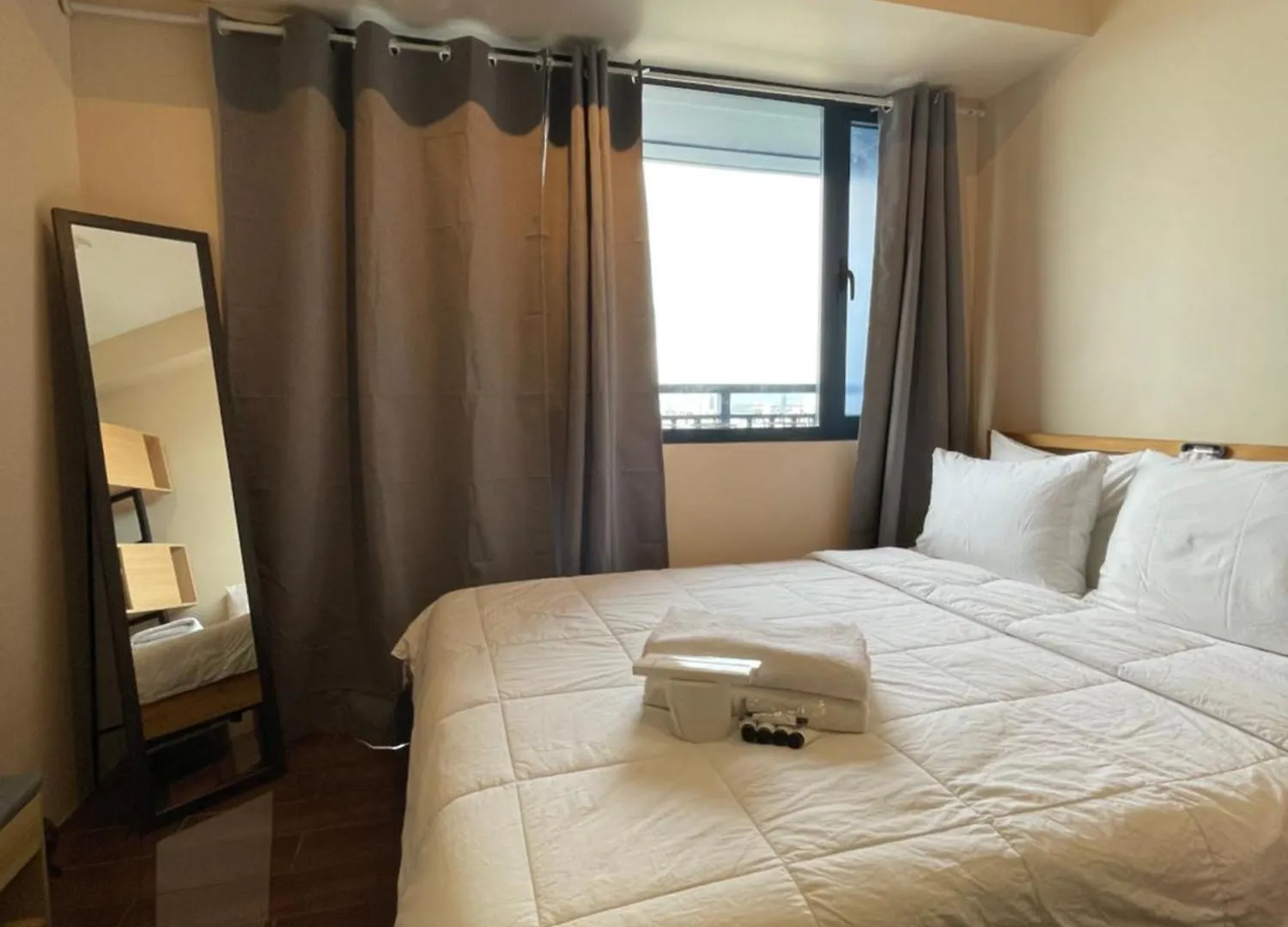 Destina, 100Mbps At Air Residences, Makati, Metromanila, Netflix Aparthotel