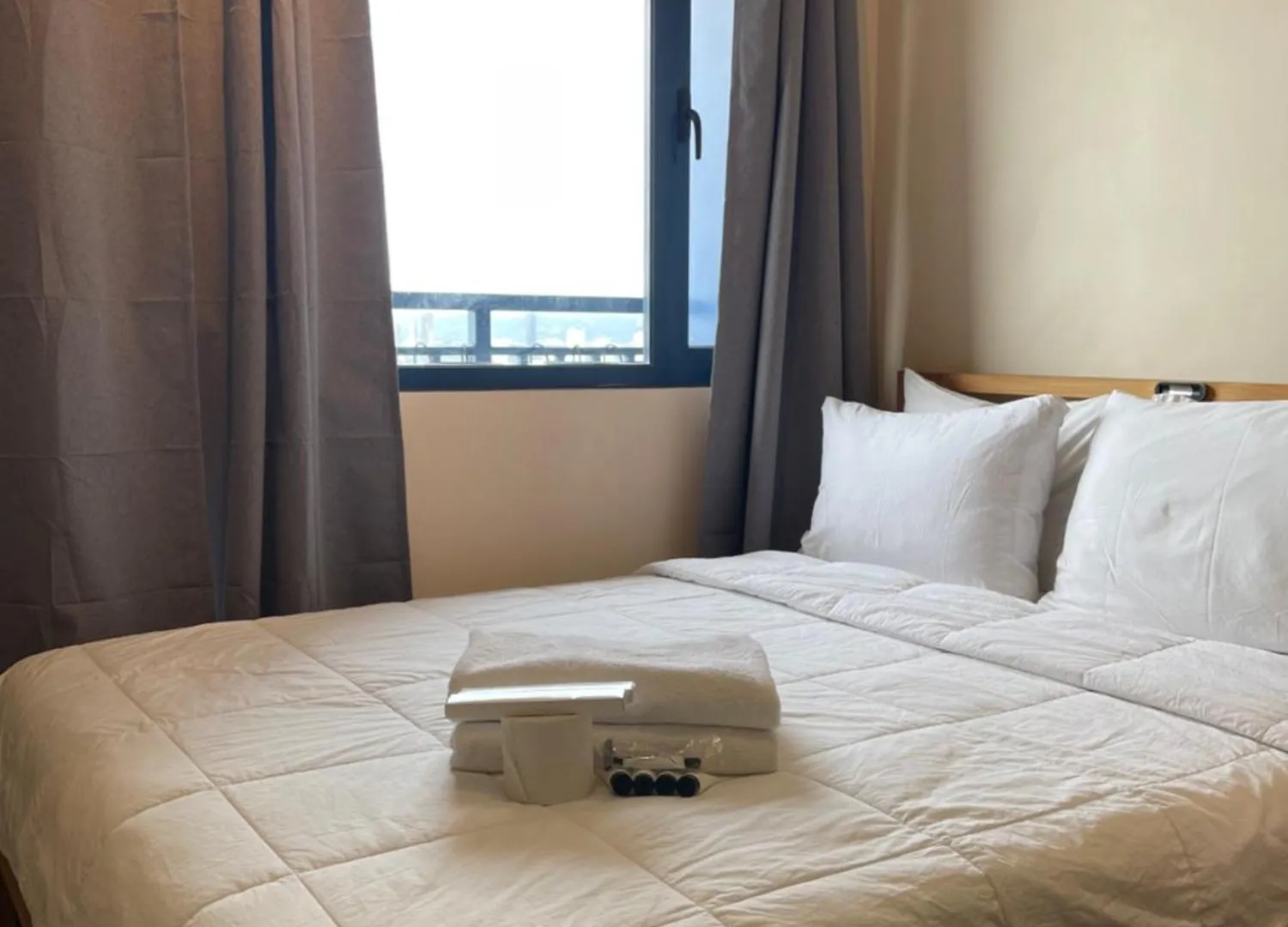 Aparthotel Destina, 100Mbps At Air Residences, Makati, Metromanila, Netflix