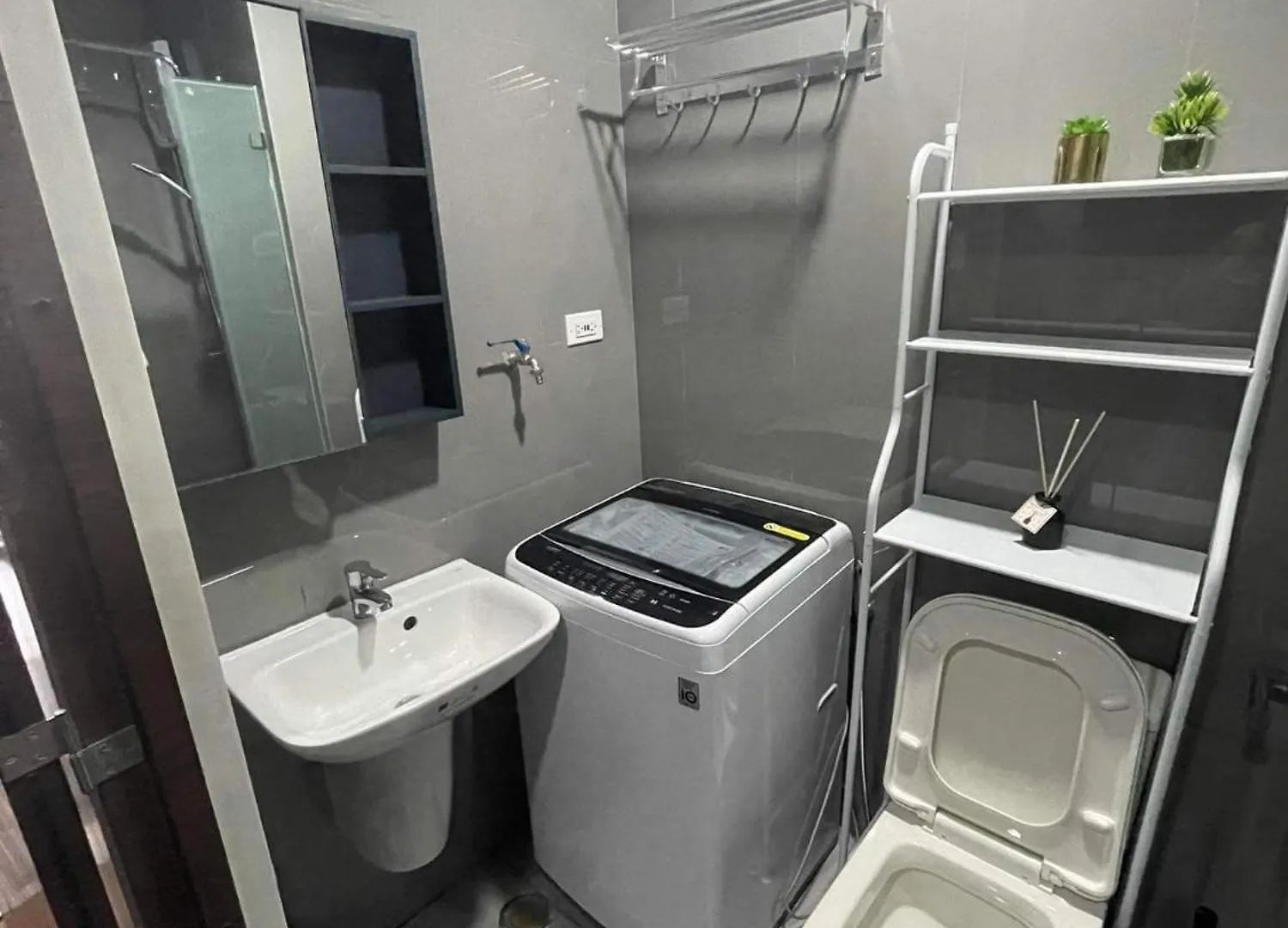 Destina, 100Mbps At Air Residences, Makati, Metromanila, Netflix